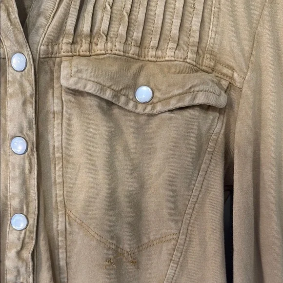 Western Style Mustard Button Top - Picture 3 of 4